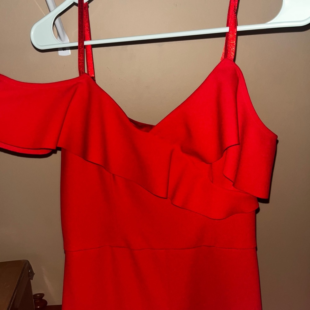 Red off-the-shoulder romper. Size S, worn once, good condition.